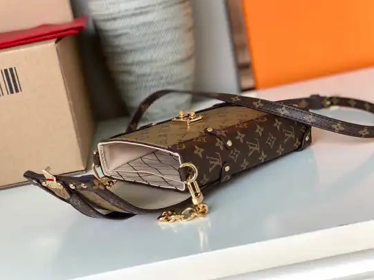 AAA Replica Ru VERTICAL POCHETTE LOUIS TRUNK VUITTON 0613